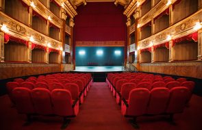 Teatros y espacios para artes escénicas